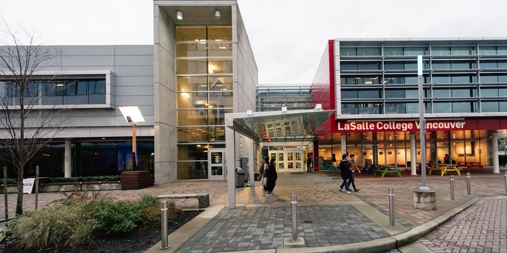 visual communication design university