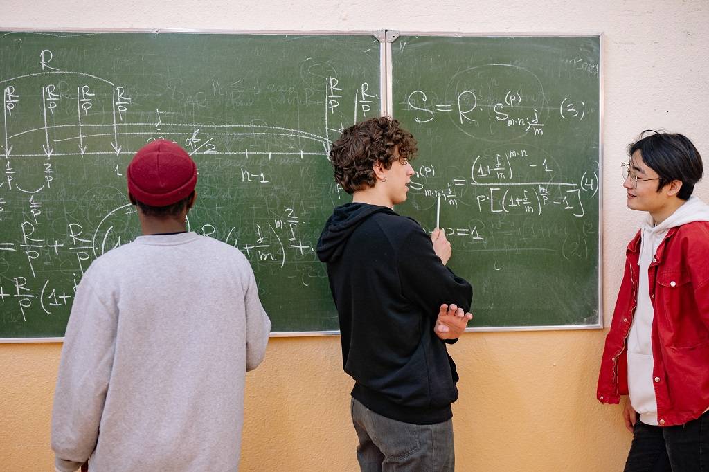  Tentang Secondary School, Bedakah dengan High School? 