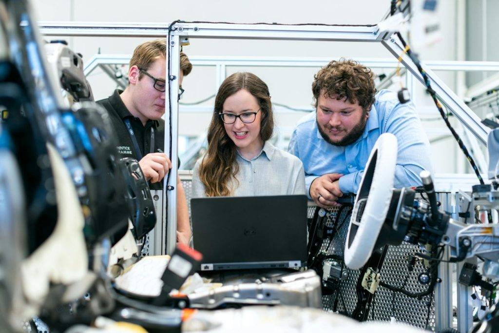 Perbedaan computer engineering dan computer science