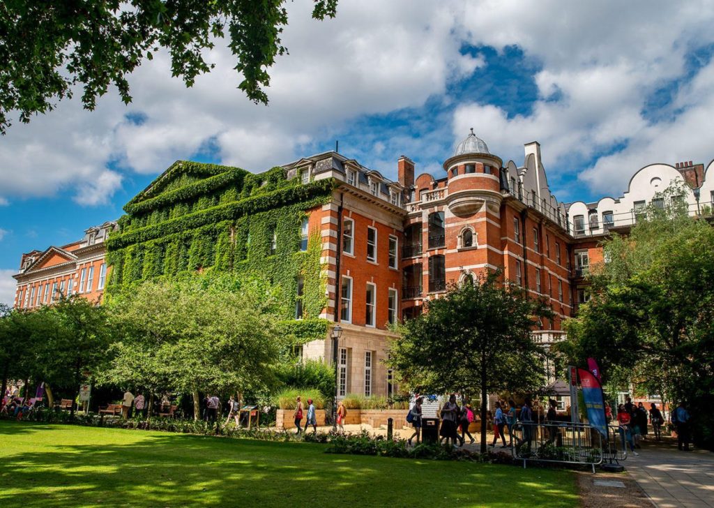 Universitas di London
